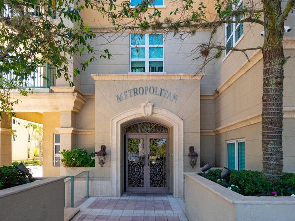 403 S Sapodilla Avenue 207, West Palm Beach FL 33401