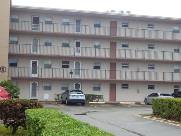 225 Bonnie Boulevard 204, Palm Springs FL 33461