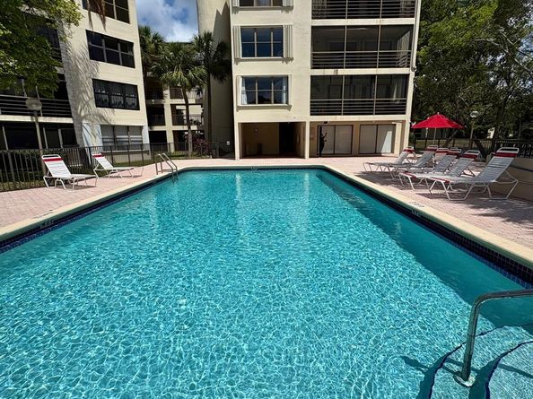 2306 S Cypress Bend Dr 319, Pompano Beach FL 33069