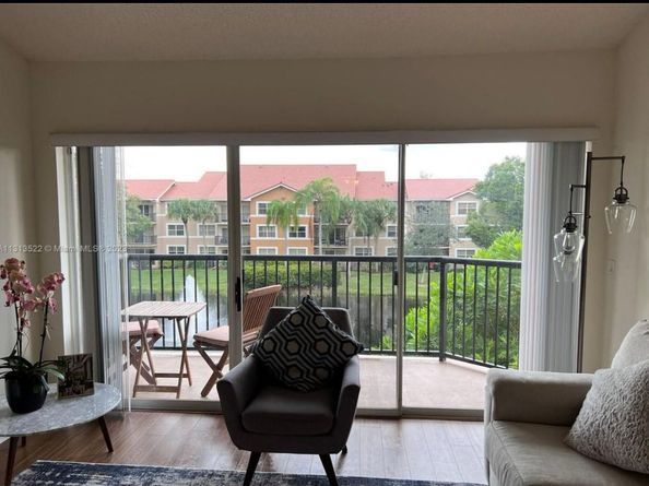 9055 Wiles Rd 304, Coral Springs FL 33067