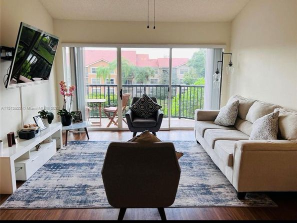 9055 Wiles Rd 304, Coral Springs FL 33067