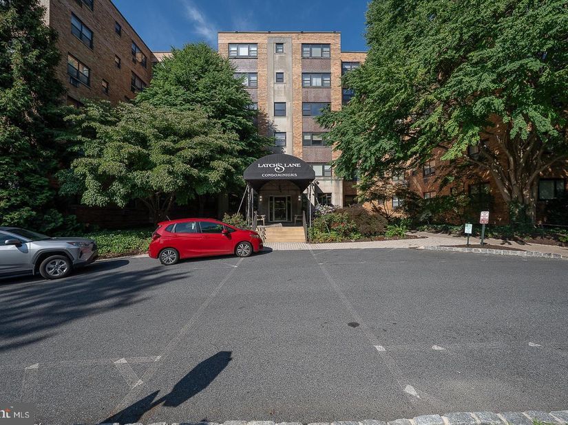 40 Old Lancaster Road 103, Merion Station PA 19066