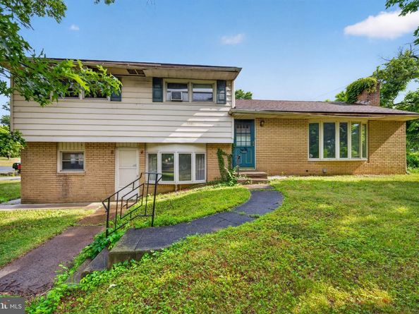933 Big Oak Road, Yardley PA 19067