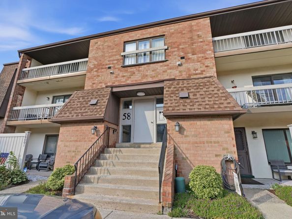 58102 Delaire Landing Road 102, Philadelphia PA 19114