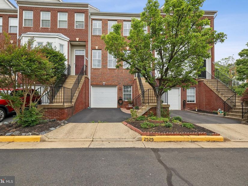 2525 James Madison Circle, Herndon VA 20171