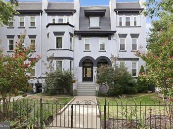1038 Lamont NW