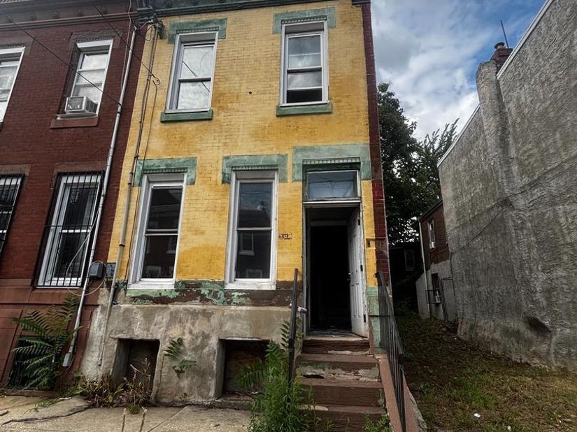 911 W Huntingdon Street, Philadelphia PA 19133
