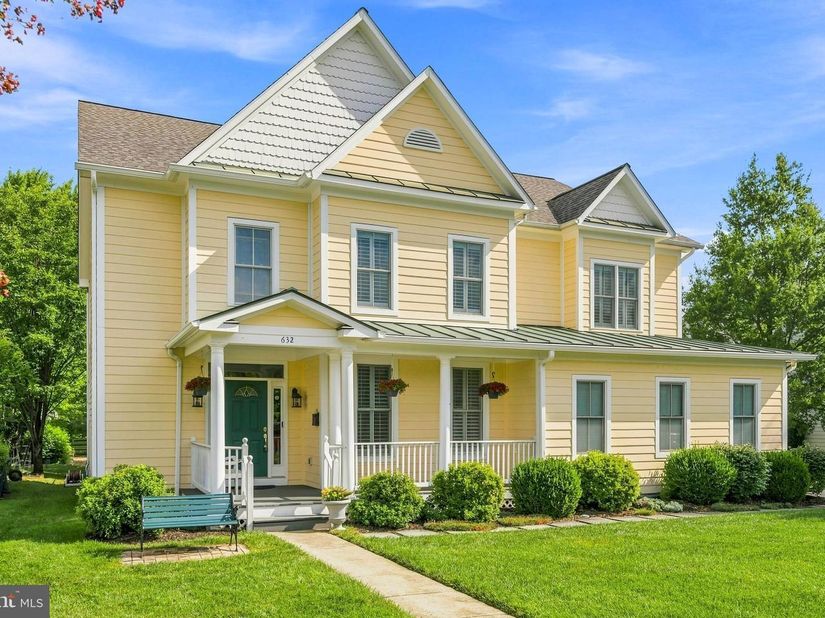 632 Nash St, Herndon VA 20170