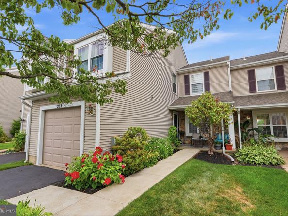 253 Sequoia Drive, Newtown PA 18940