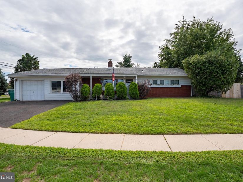 35 Spiral Lane, Levittown PA 19055