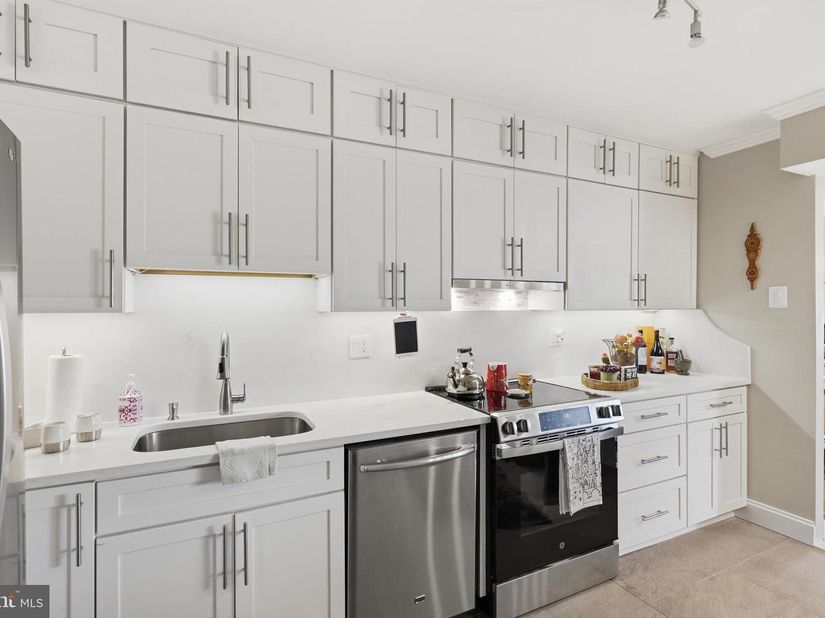 8360 Greensboro Drive 1009, Mclean VA 22102