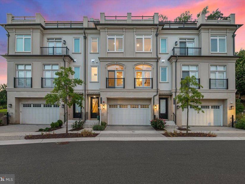 8205 River Road, Bethesda MD 20817