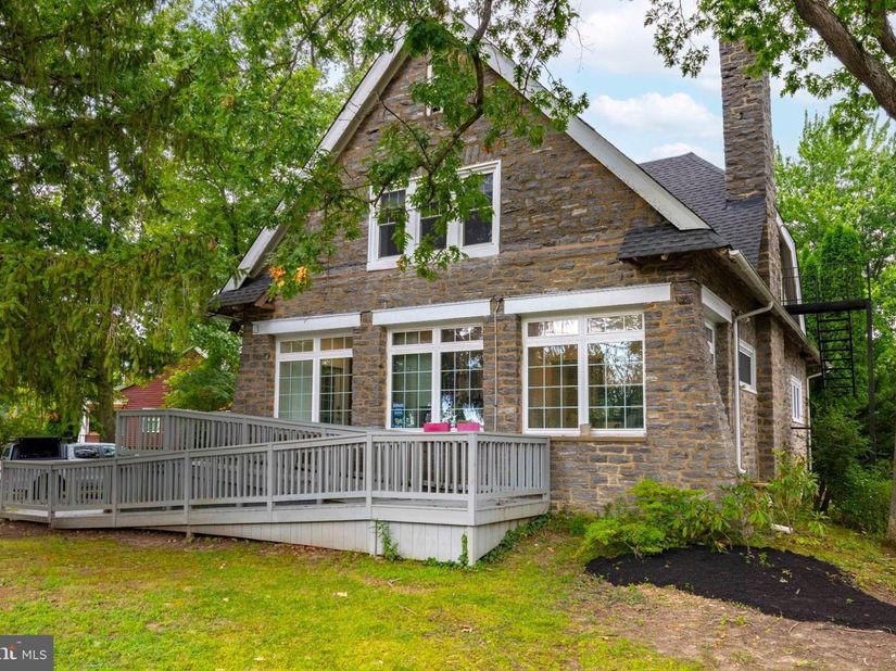 1564 Edge Hill Road, Abington PA 19001