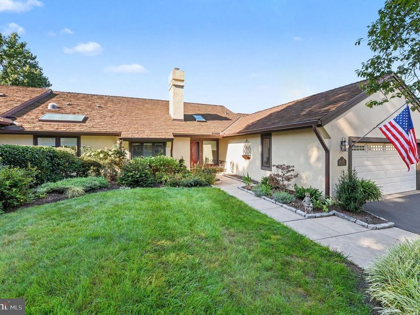 8 Bridle Lane, Blue Bell PA 19422