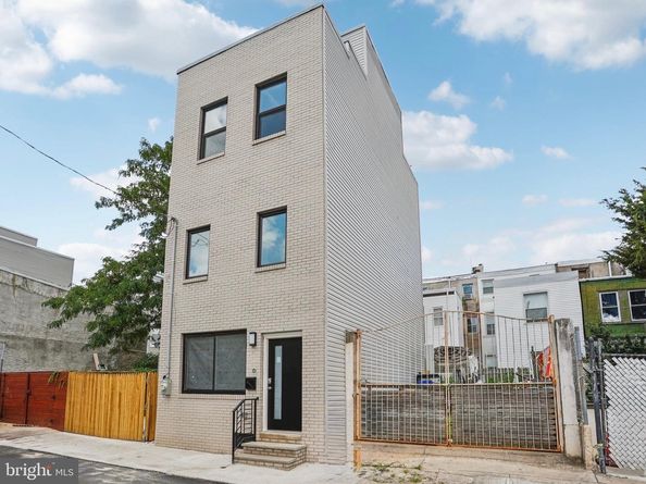 2225 N Waterloo Street, Philadelphia PA 19133