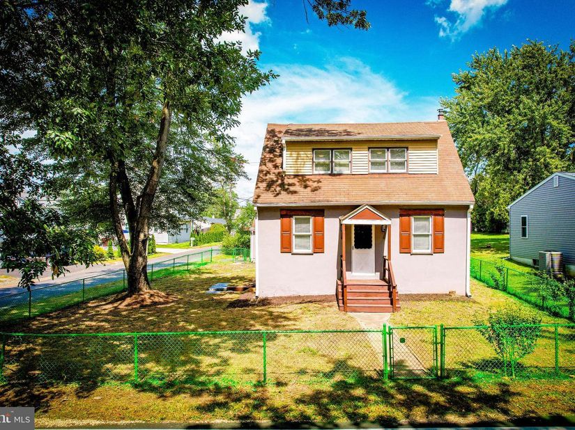 2191 Dunksferry Road, Bensalem PA 19020