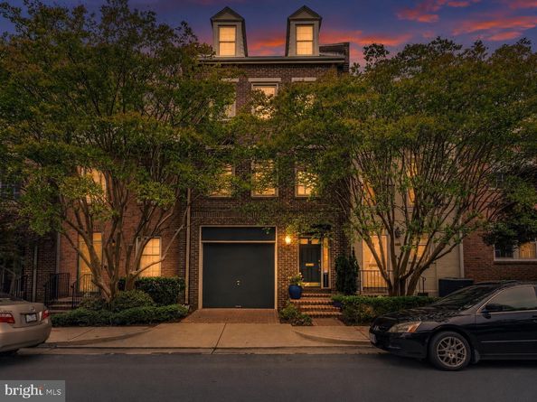 1118 N Pitt Street N, Alexandria VA 22314