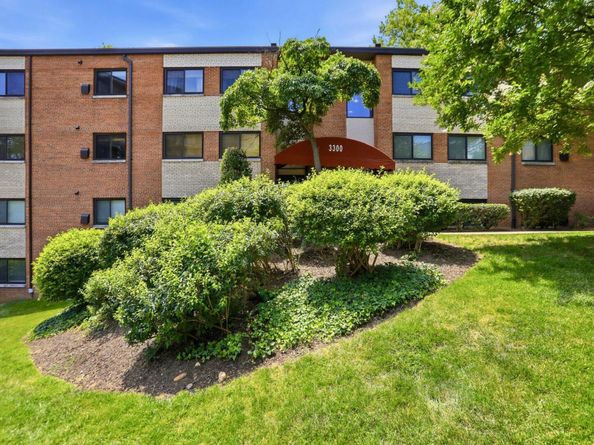 3300 S 28TH Street 402, Alexandria VA 22302