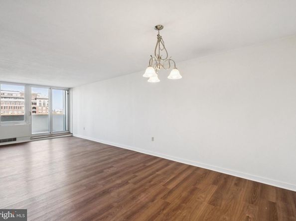 604 S Washington Square 1212, Philadelphia PA 19106