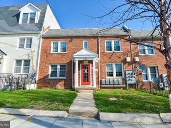 636 Girard Street NE