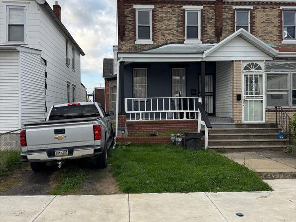 132 Walnut Street, Colwyn PA 19023