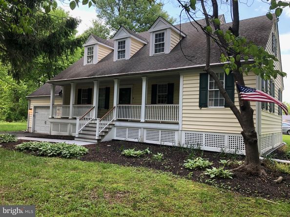 212 Apple Street, Levittown PA 19057