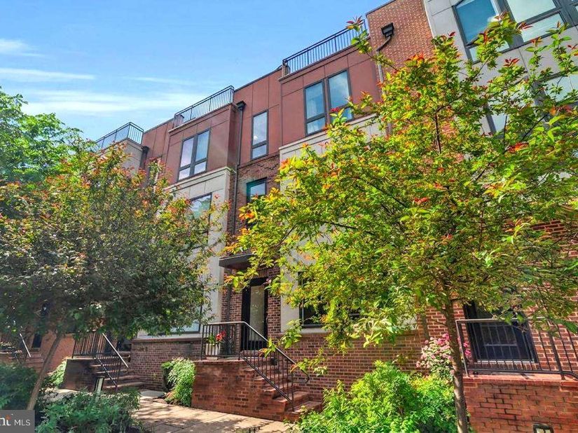 423 Nottoway Walk, Alexandria VA 22304