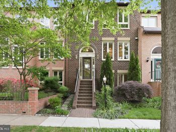 10126 Turnberry Place