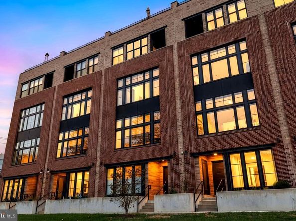 4586 Riverside Way, Philadelphia PA 19127