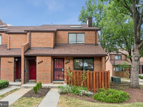 3437 Summit Court NE 3437, Washington DC 20018