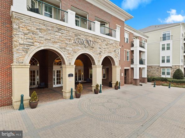 2465 Army Navy Drive 1203, Arlington VA 22206