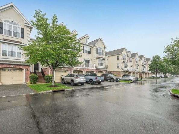 150 Blue Heron Dr, Secaucus NJ 07094