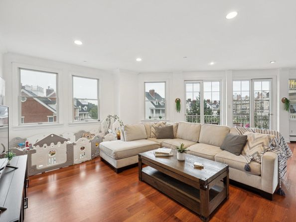 205 Shearwater Ct West 22, Jersey City NJ 07305