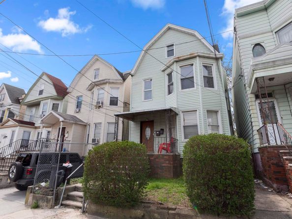 97 Oak St, Jersey City NJ 07305