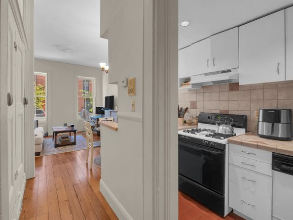 299 8th St 1L, Jersey City NJ 07302-1948