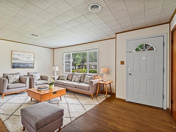 5532 Meadow Creek Lane, Houston TX 77017