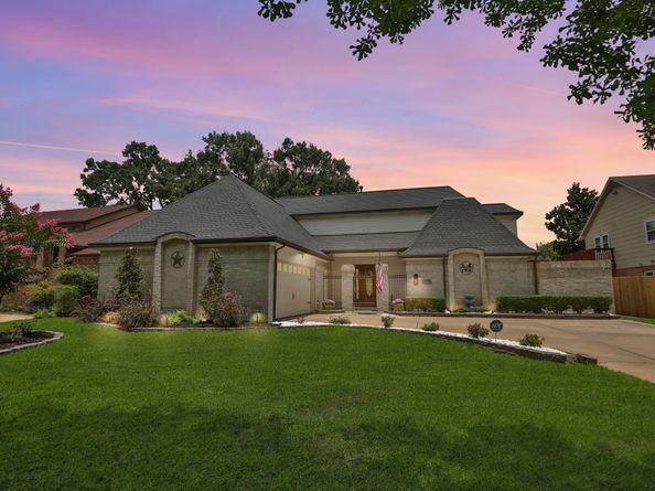 7310 Blenheim Palace Lane, Houston TX 77095