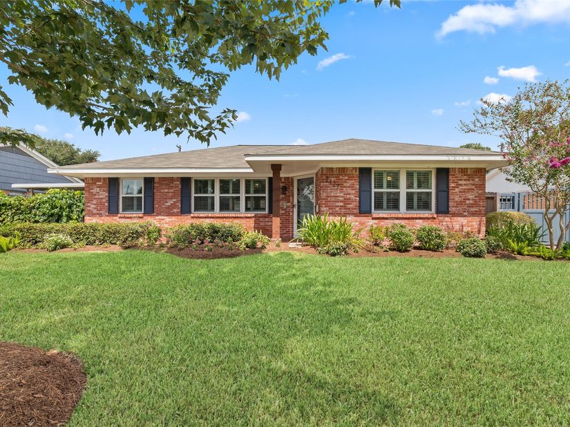 2127 Lazybrook Drive, Houston TX 77008