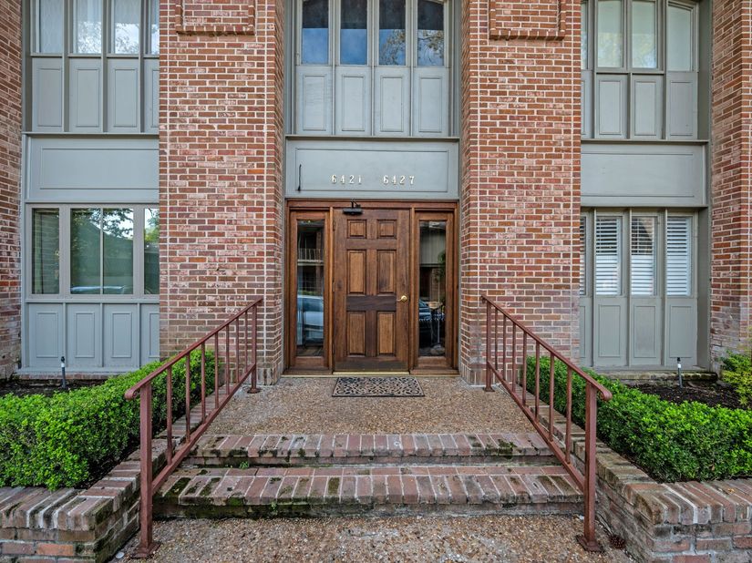 6423 Bayou Glen Road, Houston TX 77057