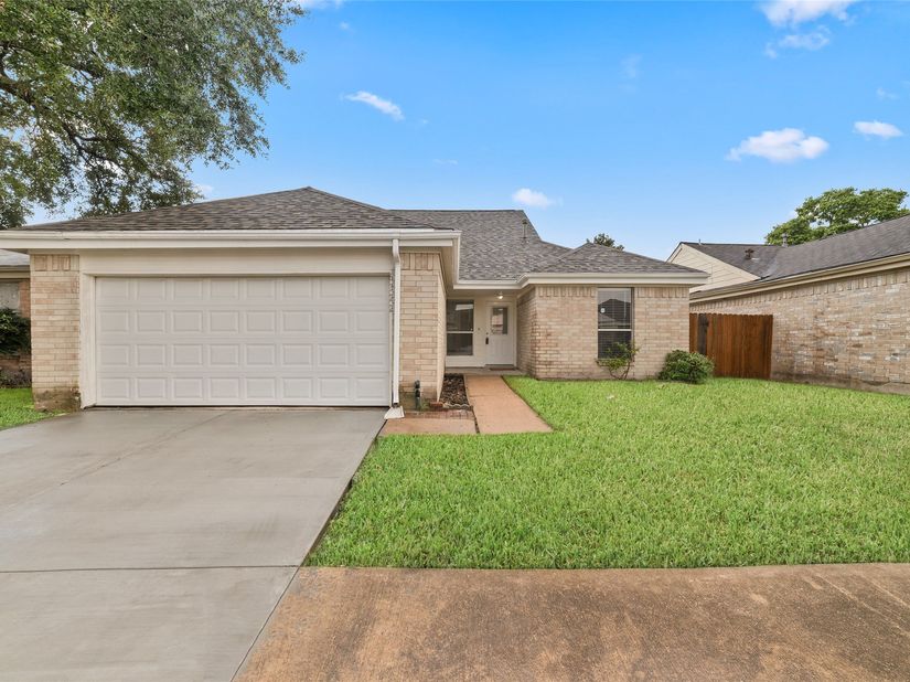 6322 Lynkat Lane, Houston TX 77083