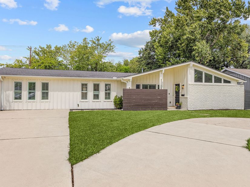 5250 Beechnut Street, Houston TX 77096