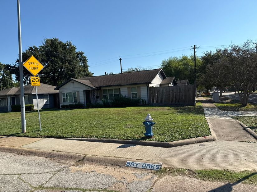 1102 Bay Oaks Road, Houston TX 77008