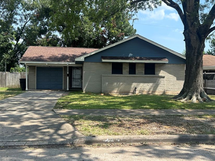 10211 Hinds Street, Houston TX 77034