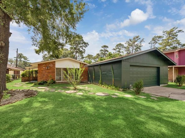 10 Pine Creek Court, Houston TX 77017