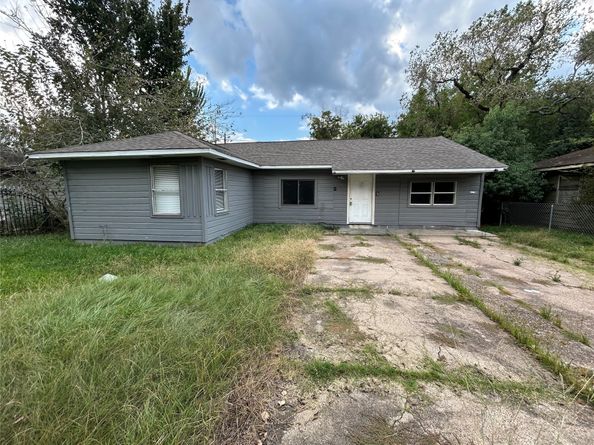 5910 Southtown Street, Houston TX 77033