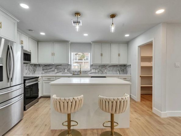 9003 Ledge Street, Houston TX 77075