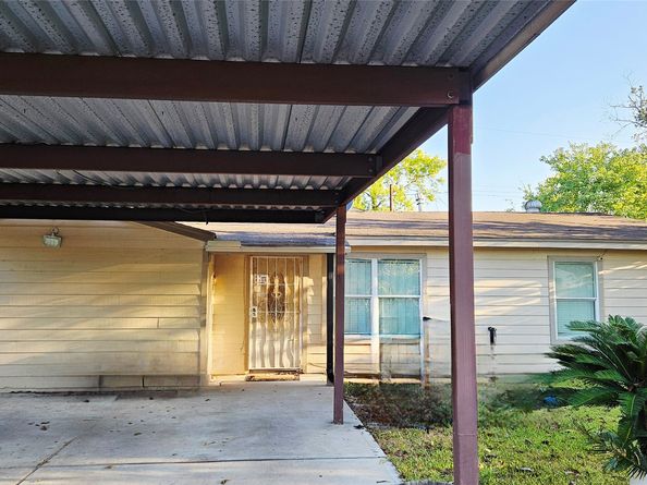 5231 Lyndhurst Drive, Houston TX 77033