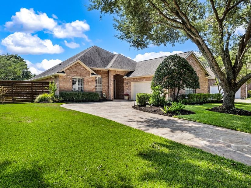 4 Crestwood Circle, Sugar Land TX 77478