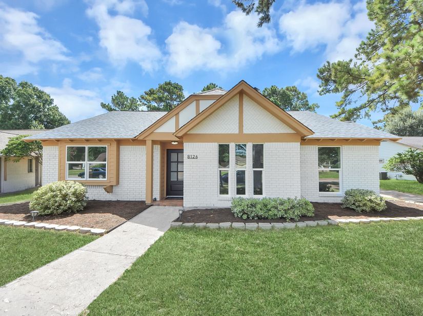 8126 Clover Gardens Drive, Houston TX 77095