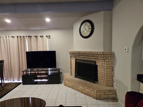 4111 Knoll Glen Drive, Houston TX 77082